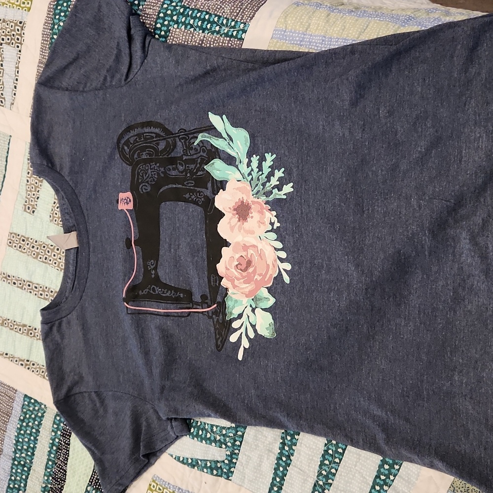 Sewing machine tee size S